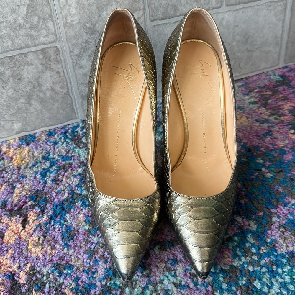 Giuseppe Zanotti Gold Python Pumps - image 4